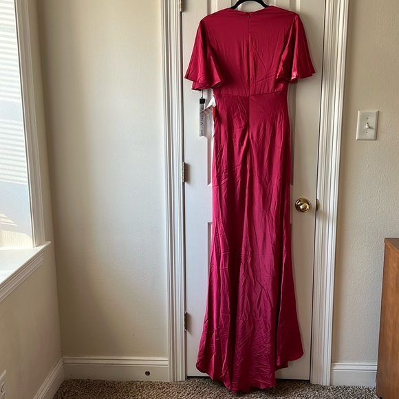 Ieena for Mac Duggal Flounce V-Neck Charmeuse Gown in Raspberry Size 2 - Picture 9 of 9